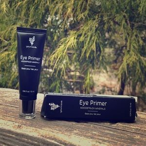 🛍NIB YOUNIQUE MAKEUP EYE PRIMER🛍